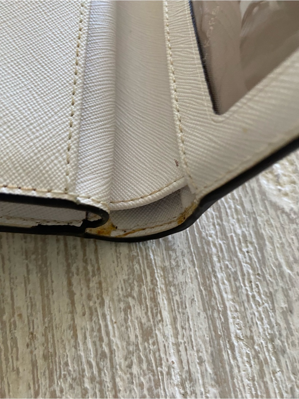 Michael Kors Gold-Logo White Saffiano Wallet - Picture 5 of 6